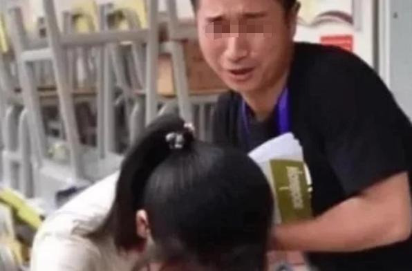 Quên tô phiếu đáp án khi thi đại học, nữ sinh gào khóc rồi quỳ xuống cầu xin giám thị nhưng bị từ chối và cái kết bất ngờ - Ảnh 1. Quên tô phiếu đáp án khi thi đại học, nữ sinh gào khóc rồi quỳ xuống cầu xin giám thị nhưng bị từ chối và cái kết bất ngờ - Ảnh 1.