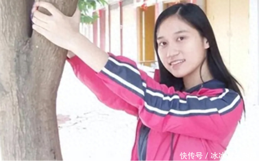 Quên tô phiếu đáp án khi thi đại học, nữ sinh gào khóc rồi quỳ xuống cầu xin giám thị nhưng bị từ chối và cái kết bất ngờ - Ảnh 2. Quên tô phiếu đáp án khi thi đại học, nữ sinh gào khóc rồi quỳ xuống cầu xin giám thị nhưng bị từ chối và cái kết bất ngờ - Ảnh 2.