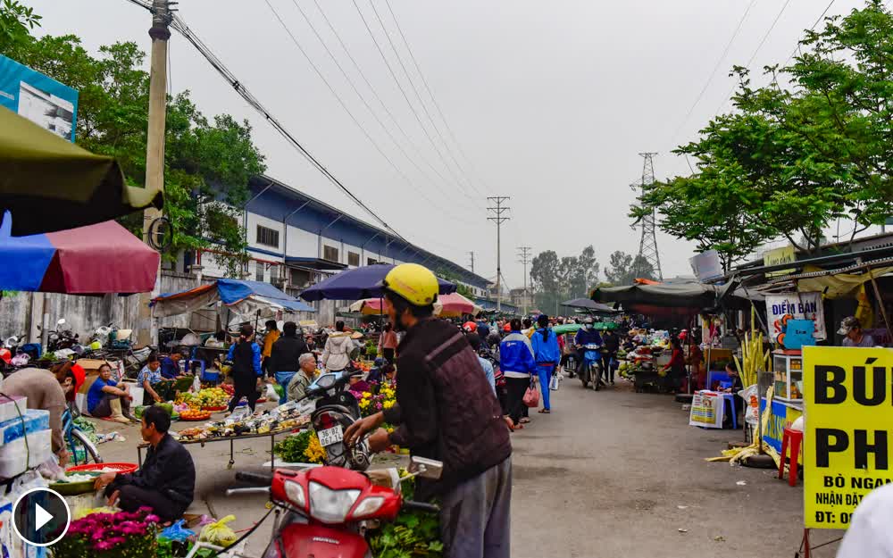 Chỉ 55,5% người lao động Việt có đủ thịt, cá trong bữa ăn - Cuộc sống vất vả tại các khu công nghiệp - Ảnh 2. Chỉ 55,5% người lao động Việt có đủ thịt, cá trong bữa ăn - Cuộc sống vất vả tại các khu công nghiệp - Ảnh 2.