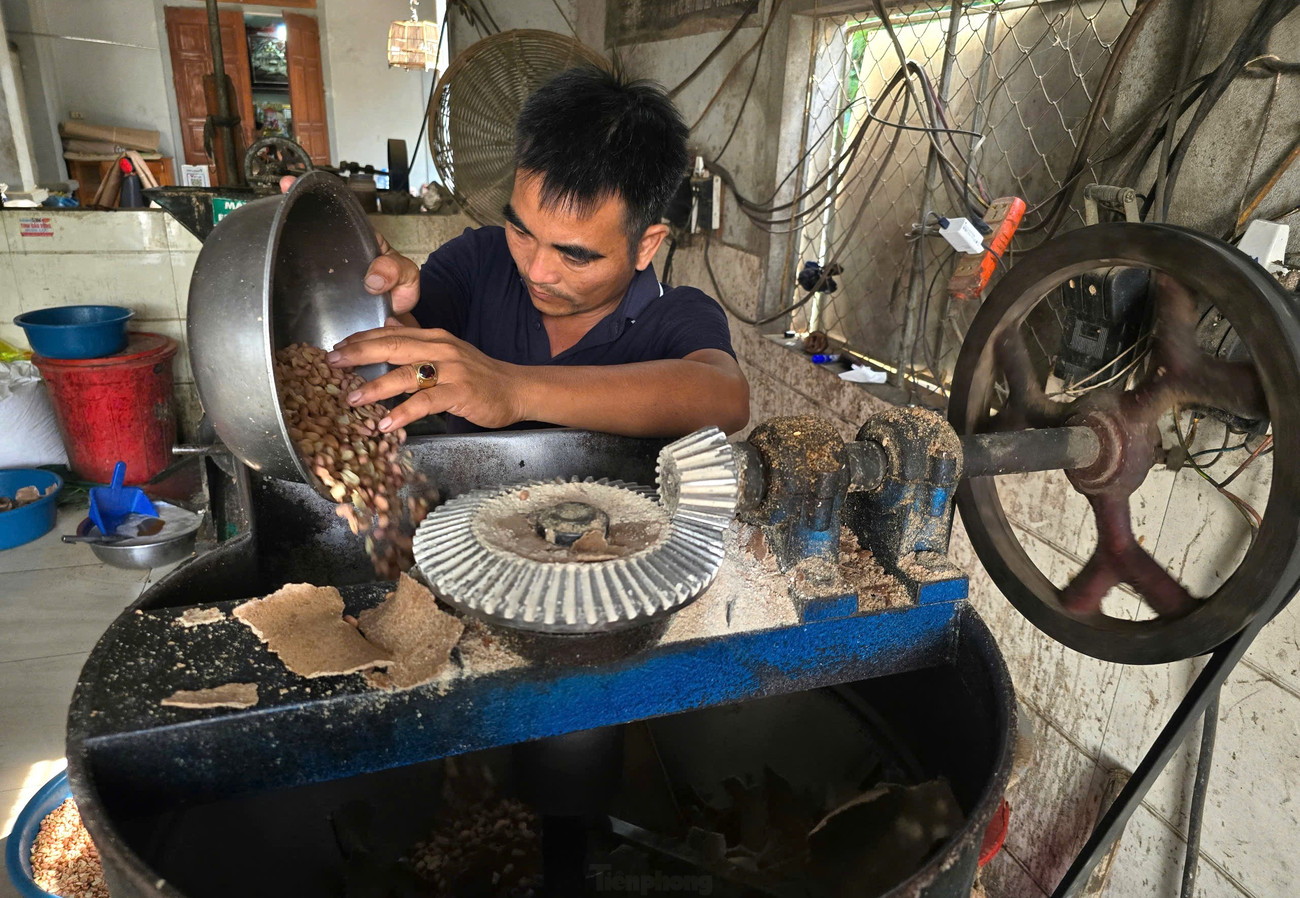 Sợ dầu ăn 'bẩn' trên thị trường, người dân Nghệ An đổ xô đi ép dầu hạt về sử dụng - Ảnh 3. Sợ dầu ăn 'bẩn' trên thị trường, người dân Nghệ An đổ xô đi ép dầu hạt về sử dụng - Ảnh 3.