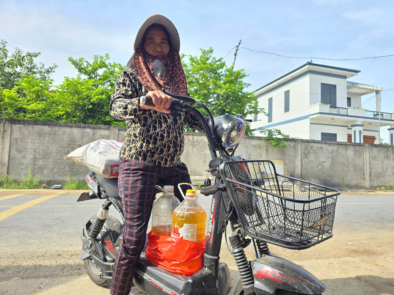 Sợ dầu ăn 'bẩn' trên thị trường, người dân Nghệ An đổ xô đi ép dầu hạt về sử dụng - Ảnh 11. Sợ dầu ăn 'bẩn' trên thị trường, người dân Nghệ An đổ xô đi ép dầu hạt về sử dụng - Ảnh 11.
