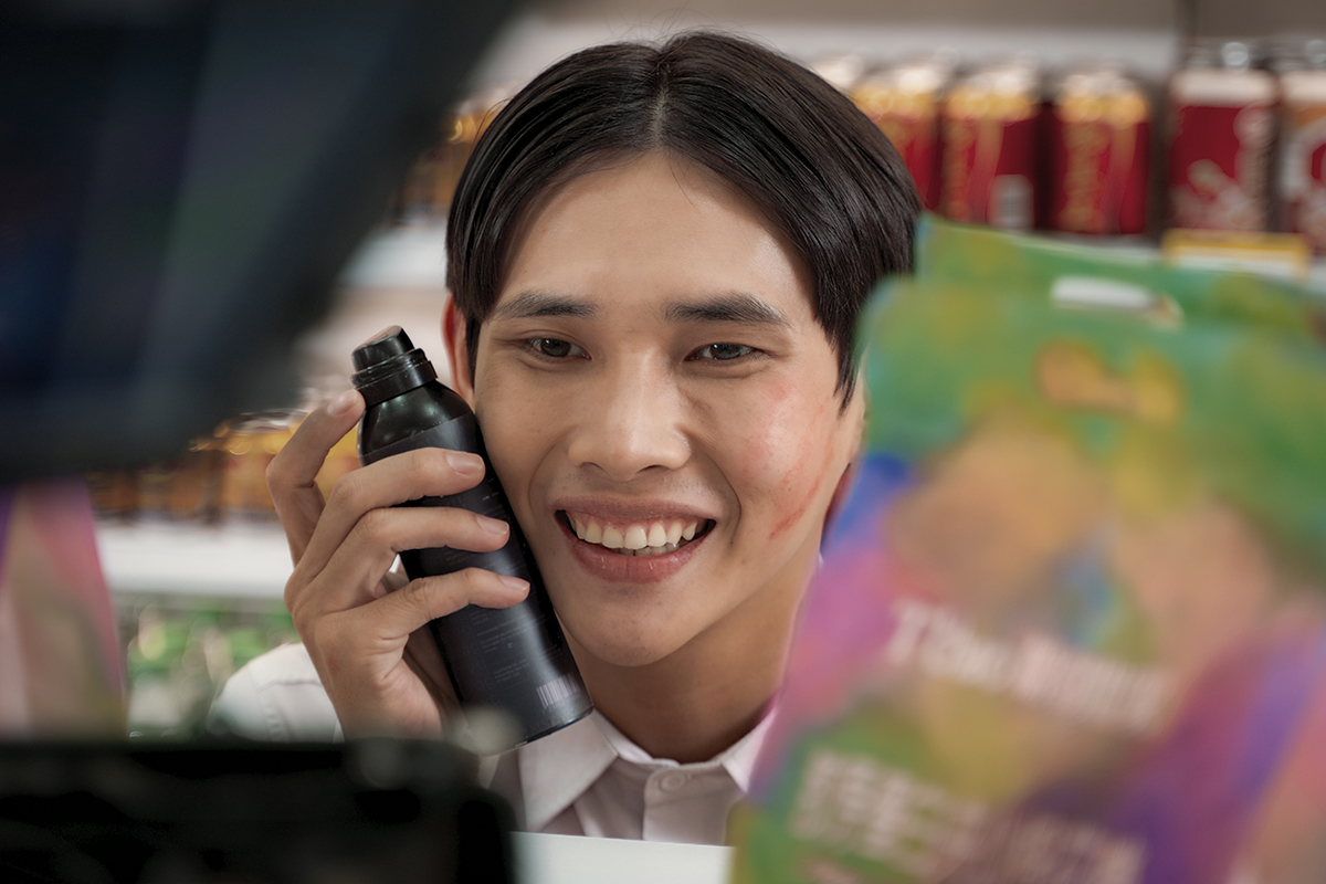 Phim Việt điên chưa từng thấy gây sốt MXH, nam chính vừa ngố vừa hài xem mà cười đến tắc thở- Ảnh 2. Phim Việt điên chưa từng thấy gây sốt MXH, nam chính vừa ngố vừa hài xem mà cười đến tắc thở- Ảnh 2.