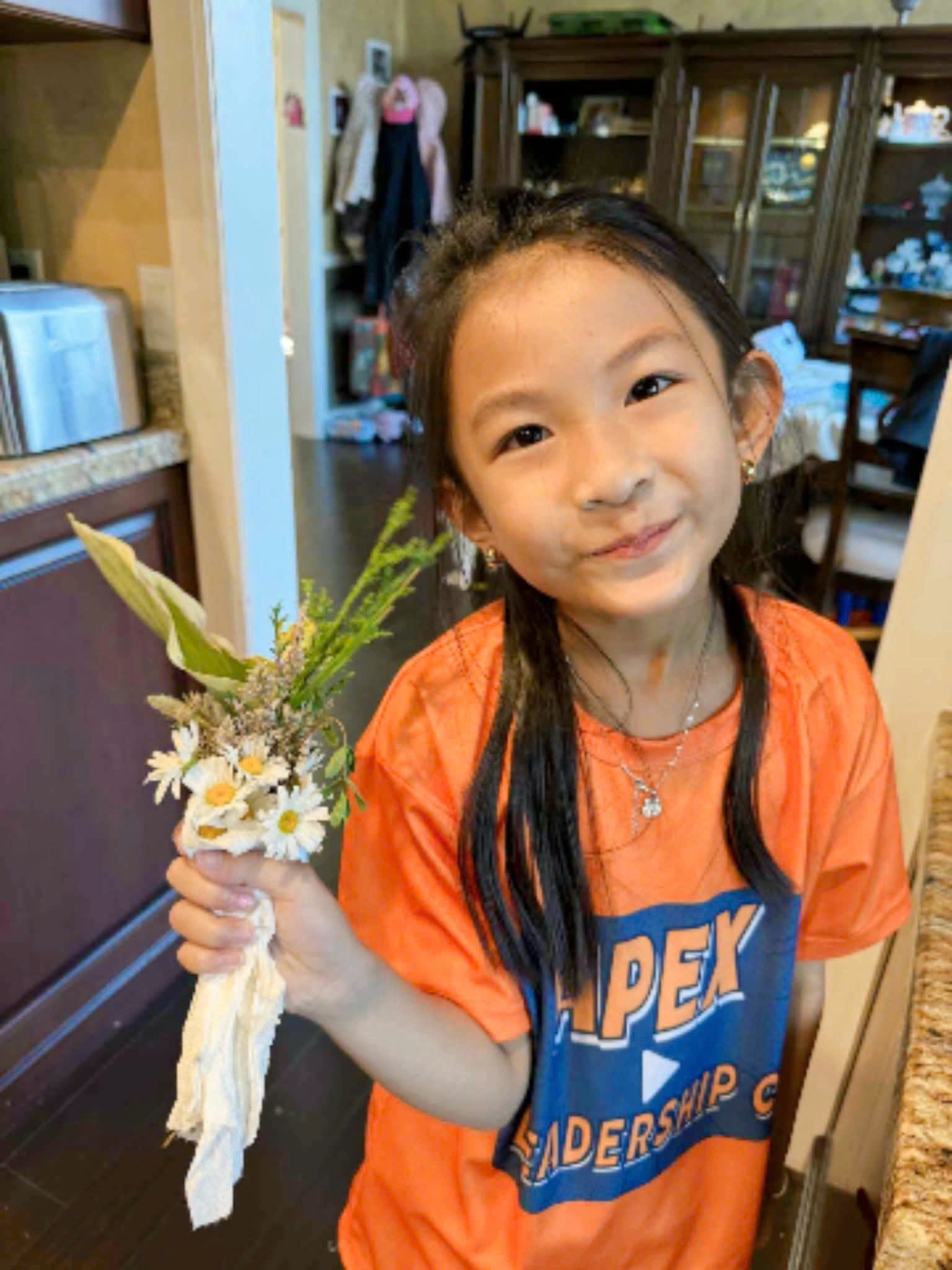 Bà xã Lam Trường cũng không cưỡng được sức hút của BST Bubble Tree; hot mom Bà xã Lam Trường cũng không cưỡng được sức hút của BST Bubble Tree; hot mom