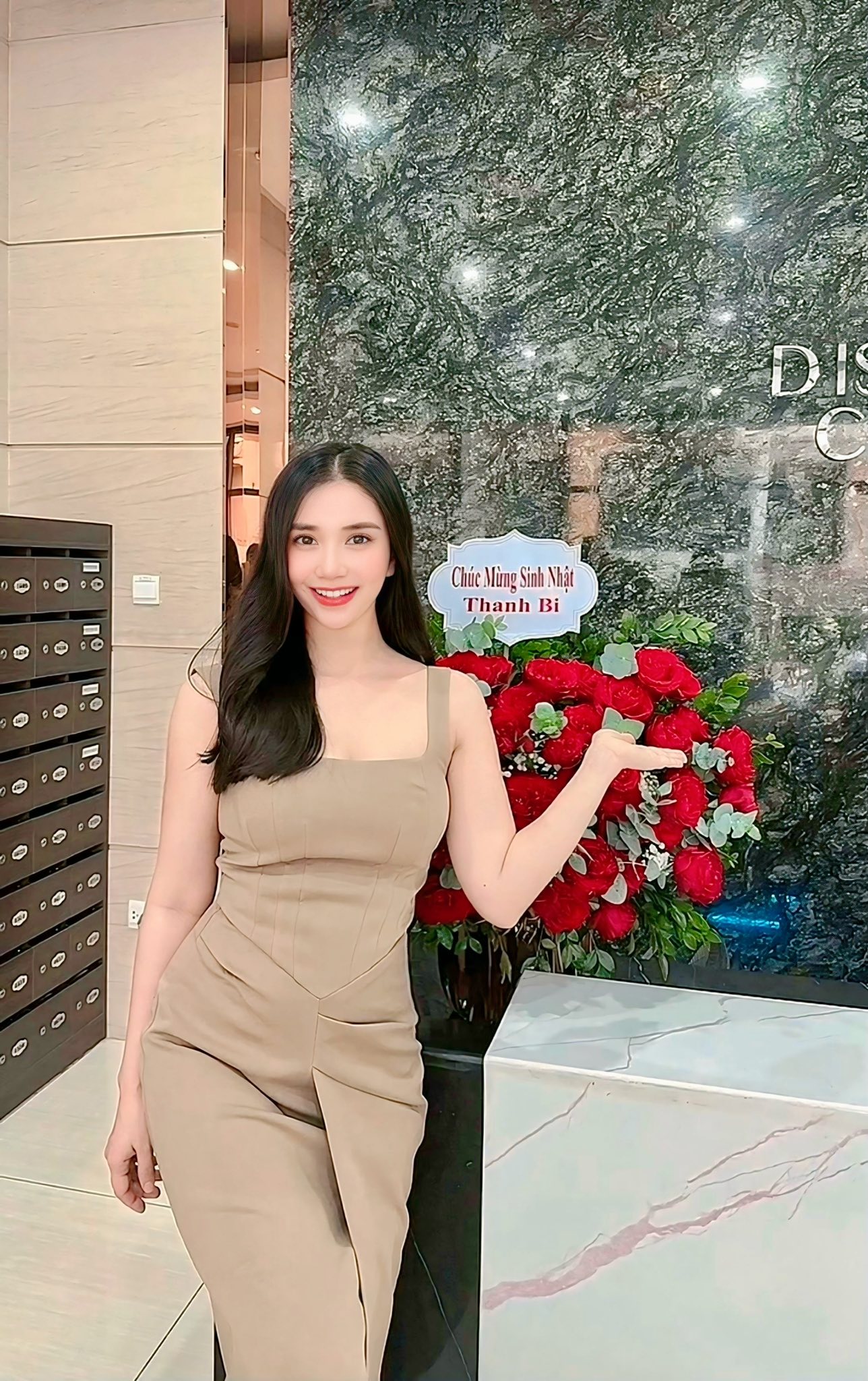 Tình cũ Quang Lê tậu khối tài sản tiền tỷ, gia nhập hội phú bà Vbiz- Ảnh 3. Tình cũ Quang Lê tậu khối tài sản tiền tỷ, gia nhập hội phú bà Vbiz- Ảnh 3.