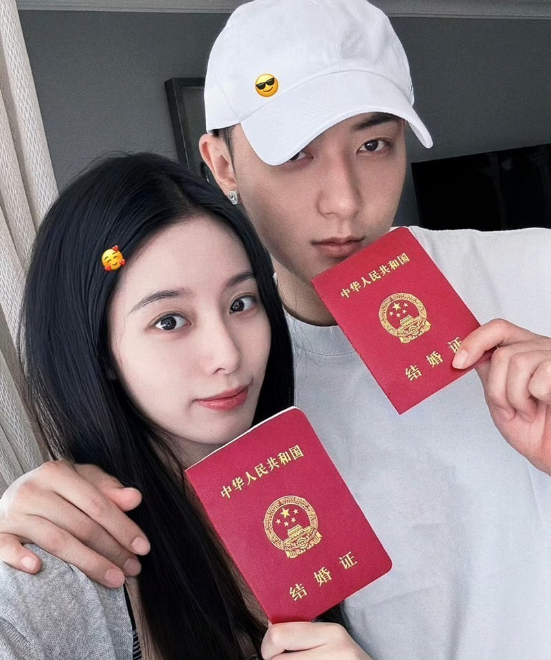 Chủ tịch showbiz và nàng thơ gen Z đi thử váy cưới, hôn lễ thế kỷ sắp diễn ra! - Ảnh 2. Chủ tịch showbiz và nàng thơ gen Z đi thử váy cưới, hôn lễ thế kỷ sắp diễn ra! - Ảnh 2.