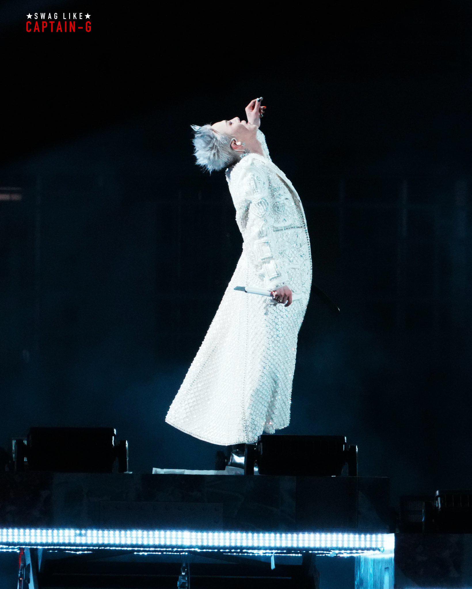 Đại hội sao tại concert G-Dragon: Bạn thân Lee Soo Hyuk bay đến tận nơi, Giả Tịnh Văn và bạn thân Từ Hy Viên bị &quot;ném đá&quot; chiêu trò - Ảnh 17.