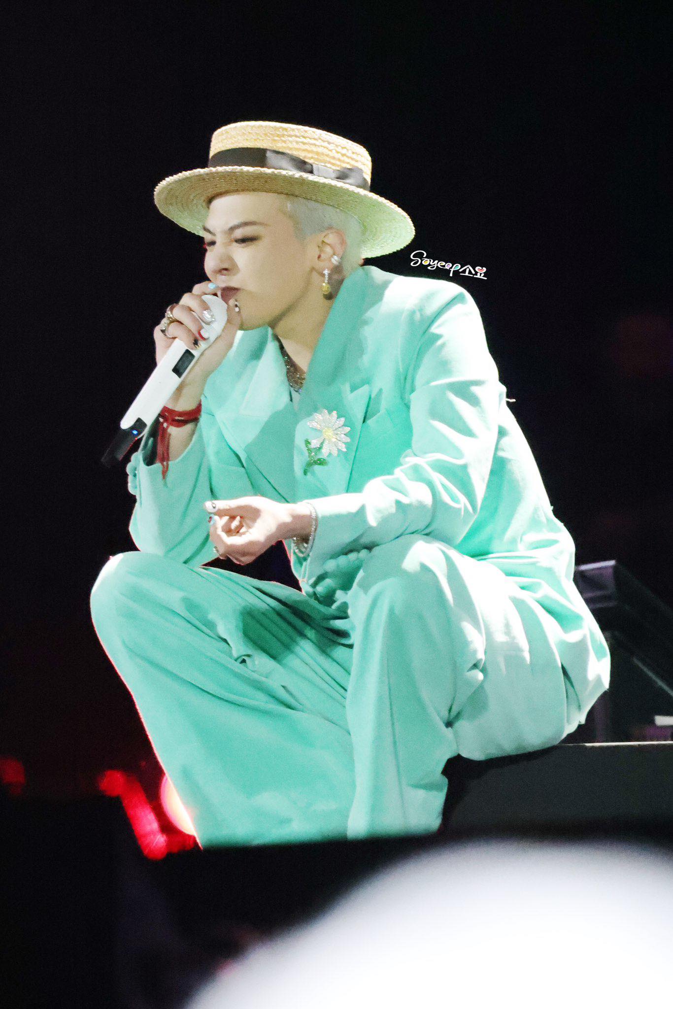 Đại hội sao tại concert G-Dragon: Bạn thân Lee Soo Hyuk bay đến tận nơi, Giả Tịnh Văn và bạn thân Từ Hy Viên bị &quot;ném đá&quot; chiêu trò - Ảnh 18.