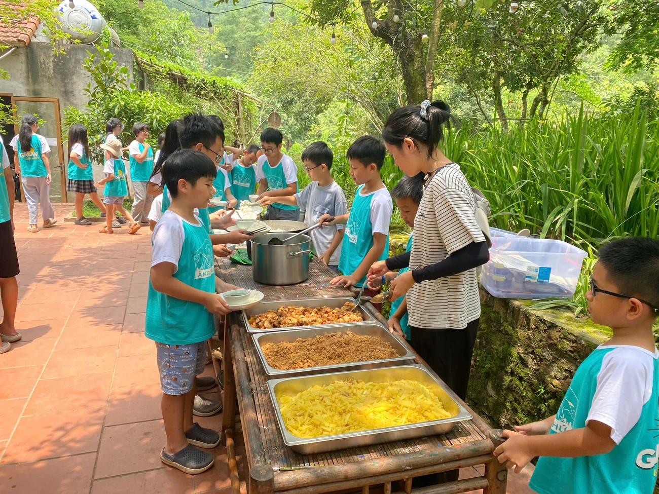 Khủng hoảng của Làng Háo Hức và MC Minh Trang - Ảnh 1. Khủng hoảng của Làng Háo Hức và MC Minh Trang - Ảnh 1.