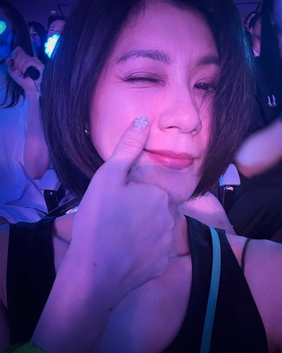 Đại hội sao tại concert G-Dragon: Bạn thân Lee Soo Hyuk bay đến tận nơi, Giả Tịnh Văn và bạn thân Từ Hy Viên bị &quot;ném đá&quot; chiêu trò - Ảnh 7.