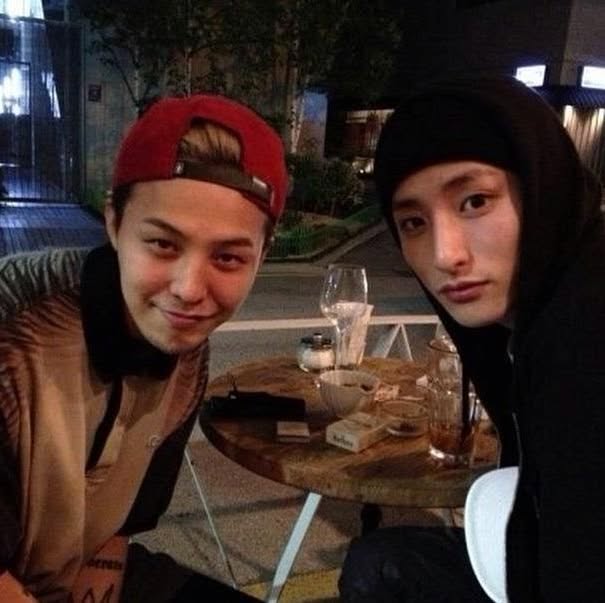 Đại hội sao tại concert G-Dragon: Bạn thân Lee Soo Hyuk bay đến tận nơi, Giả Tịnh Văn và bạn thân Từ Hy Viên bị &quot;ném đá&quot; chiêu trò - Ảnh 4.