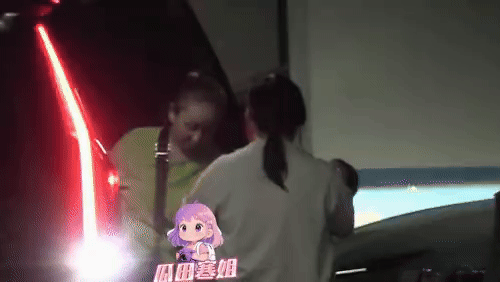 Chủ tịch showbiz và nàng thơ gen Z đi thử váy cưới, hôn lễ thế kỷ sắp diễn ra! - Ảnh 5. Chủ tịch showbiz và nàng thơ gen Z đi thử váy cưới, hôn lễ thế kỷ sắp diễn ra! - Ảnh 5.