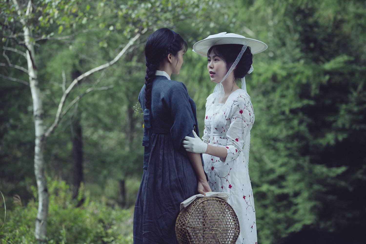 Nữ diễn viên ngoài đời là "tiểu tam" bị ghét bậc nhất, lên phim là tiểu thư kinh điển, đẹp ma mị khó ai sánh bằng- Ảnh 2. Nữ diễn viên ngoài đời là "tiểu tam" bị ghét bậc nhất, lên phim là tiểu thư kinh điển, đẹp ma mị khó ai sánh bằng- Ảnh 2.