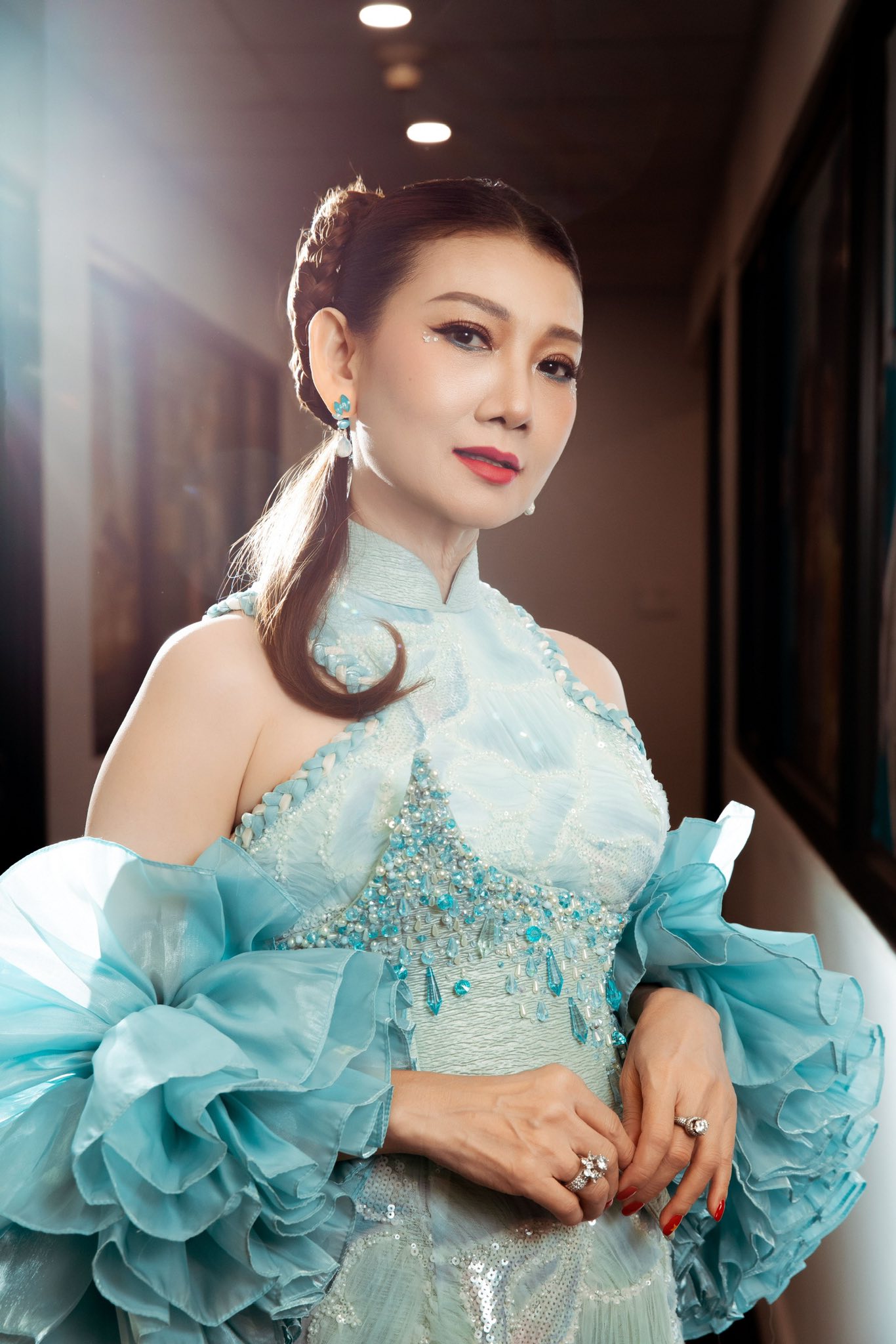 Nữ nghệ sĩ Việt vừa đăng ảnh hôn phụ nữ: Nữ nghệ sĩ Việt vừa đăng ảnh hôn phụ nữ: