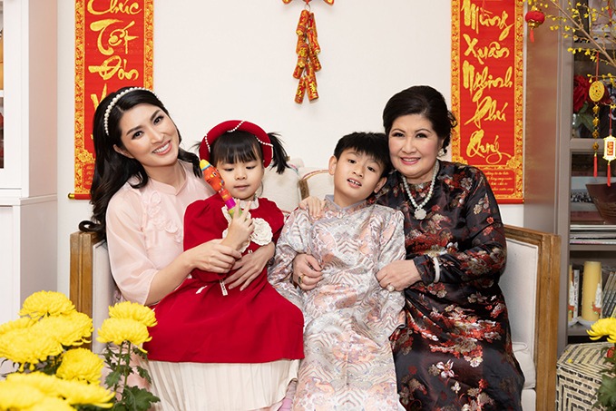 Nữ ca sĩ Vbiz làm mẹ đơn thân, nuôi con trai tự kỷ, nay hạnh phúc kết hôn lần 2 với chồng doanh nhân- Ảnh 3. Nữ ca sĩ Vbiz làm mẹ đơn thân, nuôi con trai tự kỷ, nay hạnh phúc kết hôn lần 2 với chồng doanh nhân- Ảnh 3.