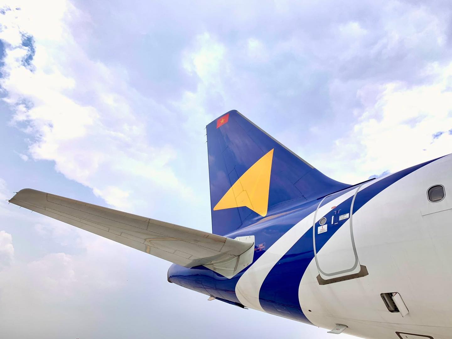 Vietravel Airlines hủy loạt chuyến bay do sự cố va chạm với chim - Ảnh 1. Vietravel Airlines hủy loạt chuyến bay do sự cố va chạm với chim - Ảnh 1.