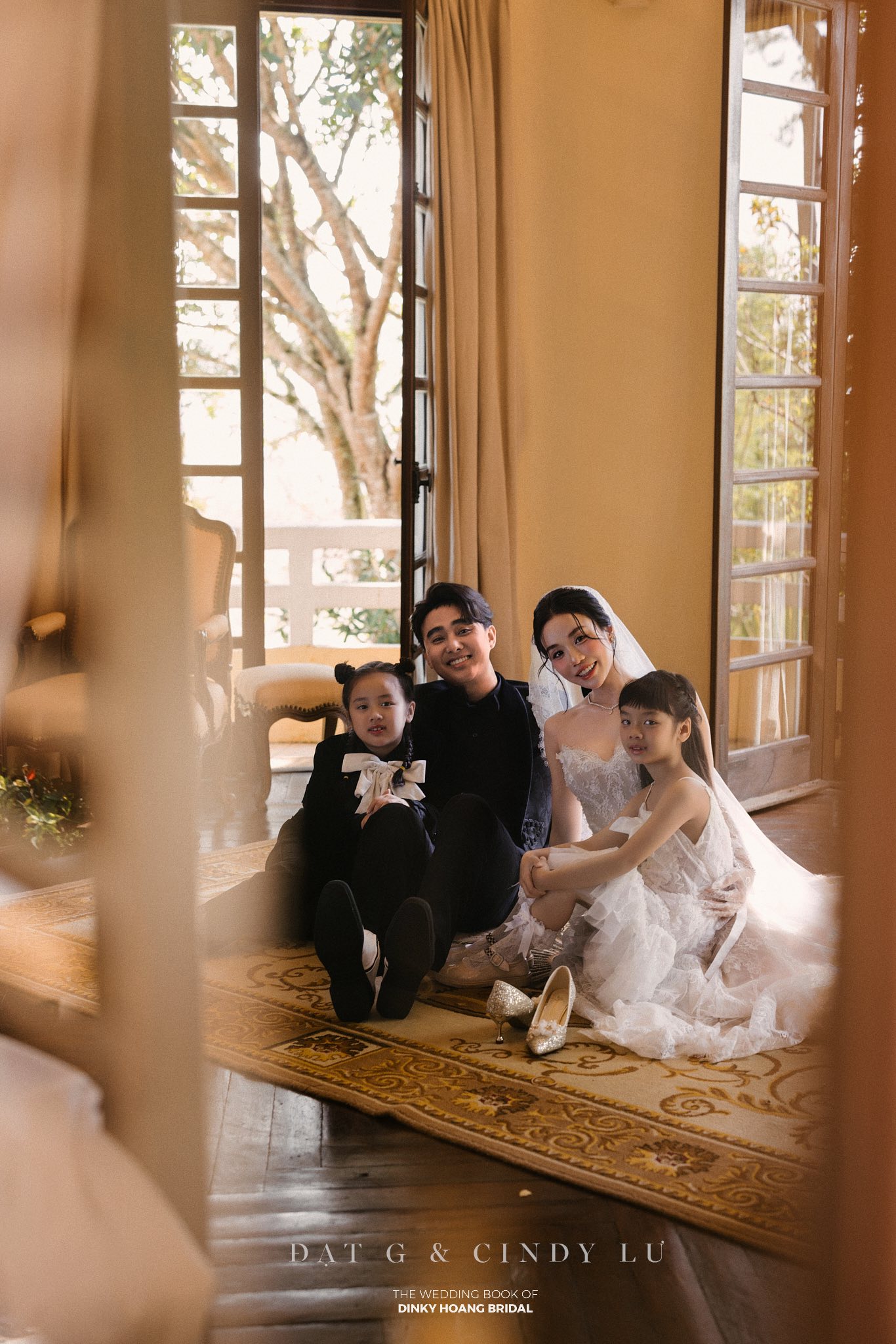 Hành động của con gái Cindy Lư khi đưa mẹ đi lấy chồng khiến tất cả bật cười - Ảnh 4. Hành động của con gái Cindy Lư khi đưa mẹ đi lấy chồng khiến tất cả bật cười - Ảnh 4.
