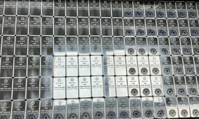 Giá bạc vọt lên đỉnh 14 năm: Làn sóng trú ẩn lên ngôi giữa bất ổn toàn cầu gia tăng - Ảnh 1. Giá bạc vọt lên đỉnh 14 năm: Làn sóng trú ẩn lên ngôi giữa bất ổn toàn cầu gia tăng - Ảnh 1.