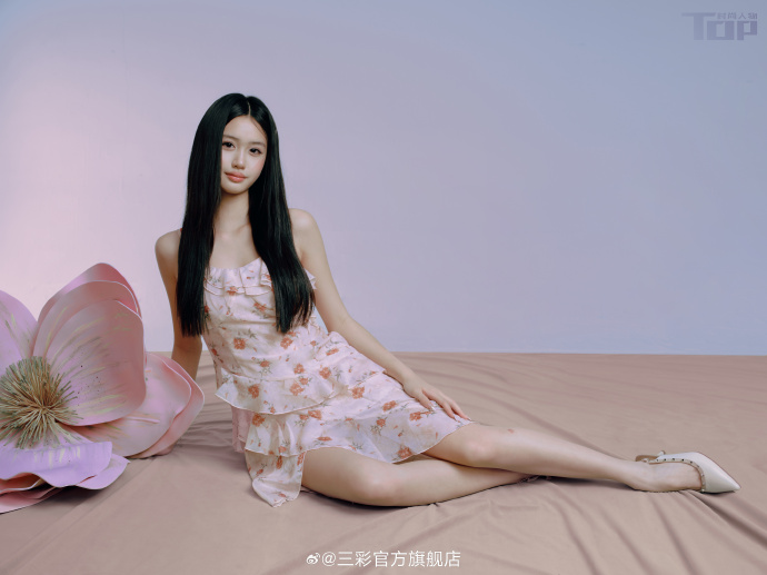 Con gái út của "bom sex Châu Á" Chung Lệ Đề: 15 tuổi cao 1m70, nhan sắc và thần thái như người mẫu chuyên nghiệp- Ảnh 4. Con gái út của "bom sex Châu Á" Chung Lệ Đề: 15 tuổi cao 1m70, nhan sắc và thần thái như người mẫu chuyên nghiệp- Ảnh 4.
