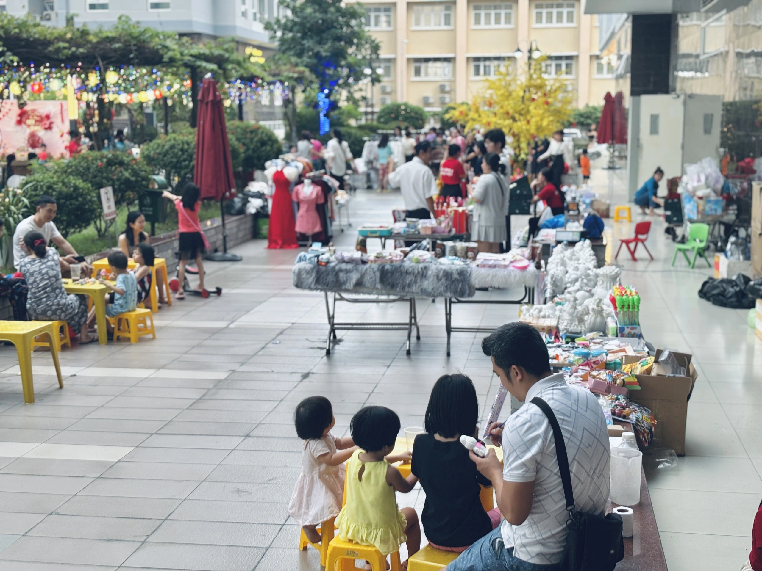 “Kho cứu trợ” 24/7 giữa lòng thành phố: Ai sống chung cư mới hiểu! - Ảnh 2. “Kho cứu trợ” 24/7 giữa lòng thành phố: Ai sống chung cư mới hiểu! - Ảnh 2.