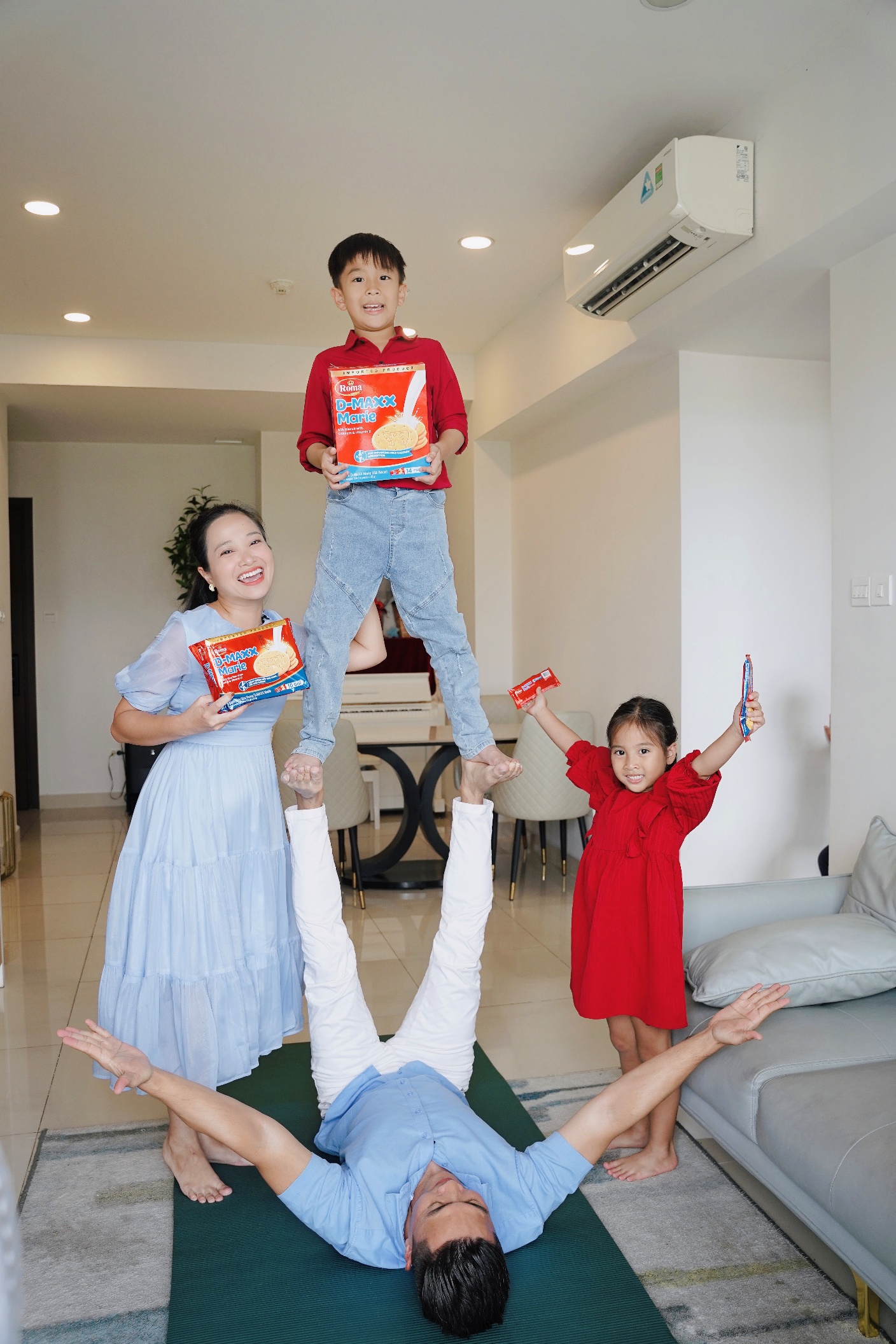 Làm mẹ của “con nhà xiếc” không dễ: MC Hồng Phượng tiết lộ bí quyết để con trai theo đuổi đam mê - Ảnh 1. Làm mẹ của “con nhà xiếc” không dễ: MC Hồng Phượng tiết lộ bí quyết để con trai theo đuổi đam mê - Ảnh 1.