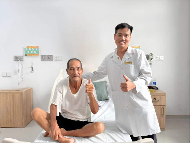 Cứu sống cụ ông 77 tuổi đột quỵ do nhồi máu não, liệt nửa người tại Phú Quốc - Ảnh 1. Cứu sống cụ ông 77 tuổi đột quỵ do nhồi máu não, liệt nửa người tại Phú Quốc - Ảnh 1.