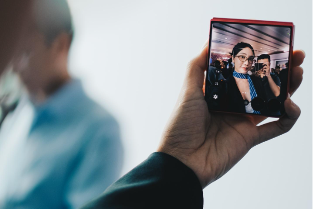 Galaxy Z Flip7: Biểu tượng thời trang nay gói trọn cả sức mạnh AI trong lòng bàn tay - Ảnh 3. Galaxy Z Flip7: Biểu tượng thời trang nay gói trọn cả sức mạnh AI trong lòng bàn tay - Ảnh 3.