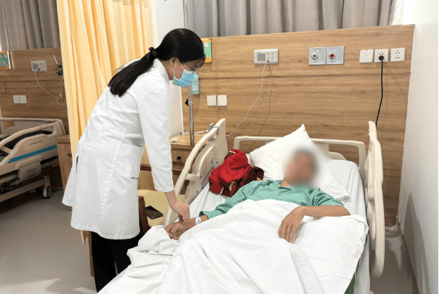 Cứu sống cụ ông 77 tuổi đột quỵ do nhồi máu não, liệt nửa người tại Phú Quốc - Ảnh 3. Cứu sống cụ ông 77 tuổi đột quỵ do nhồi máu não, liệt nửa người tại Phú Quốc - Ảnh 3.