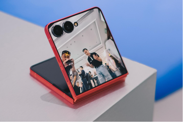 Galaxy Z Flip7: Biểu tượng thời trang nay gói trọn cả sức mạnh AI trong lòng bàn tay - Ảnh 4. Galaxy Z Flip7: Biểu tượng thời trang nay gói trọn cả sức mạnh AI trong lòng bàn tay - Ảnh 4.