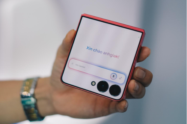 Galaxy Z Flip7: Biểu tượng thời trang nay gói trọn cả sức mạnh AI trong lòng bàn tay - Ảnh 5. Galaxy Z Flip7: Biểu tượng thời trang nay gói trọn cả sức mạnh AI trong lòng bàn tay - Ảnh 5.