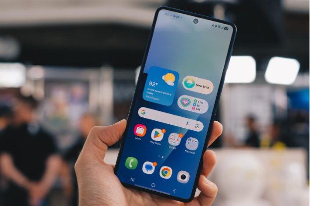 Galaxy Z Flip7: Biểu tượng thời trang nay gói trọn cả sức mạnh AI trong lòng bàn tay - Ảnh 6. Galaxy Z Flip7: Biểu tượng thời trang nay gói trọn cả sức mạnh AI trong lòng bàn tay - Ảnh 6.