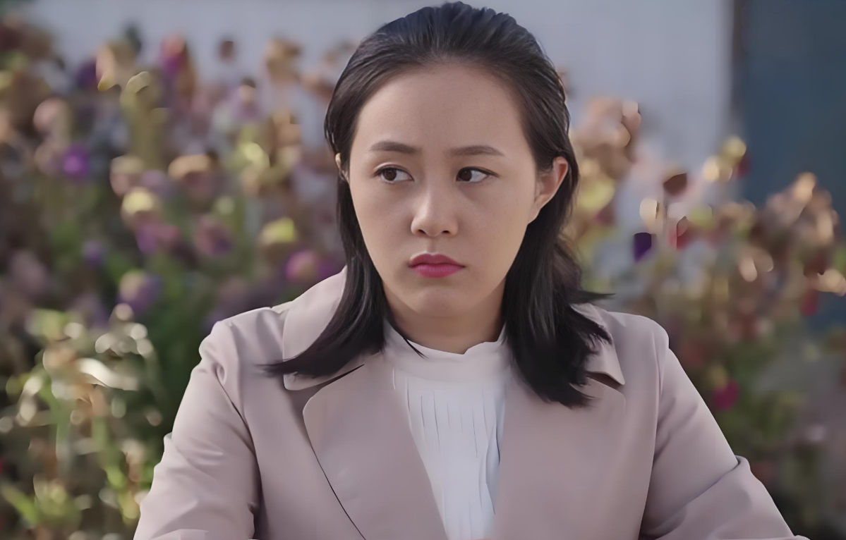 Nhiều đêm tôi ngồi trước bàn thờ chồng, nước mắt lặng lẽ rơi vì thấy mình thật dễ tin người- Ảnh 1. Nhiều đêm tôi ngồi trước bàn thờ chồng, nước mắt lặng lẽ rơi vì thấy mình thật dễ tin người- Ảnh 1.