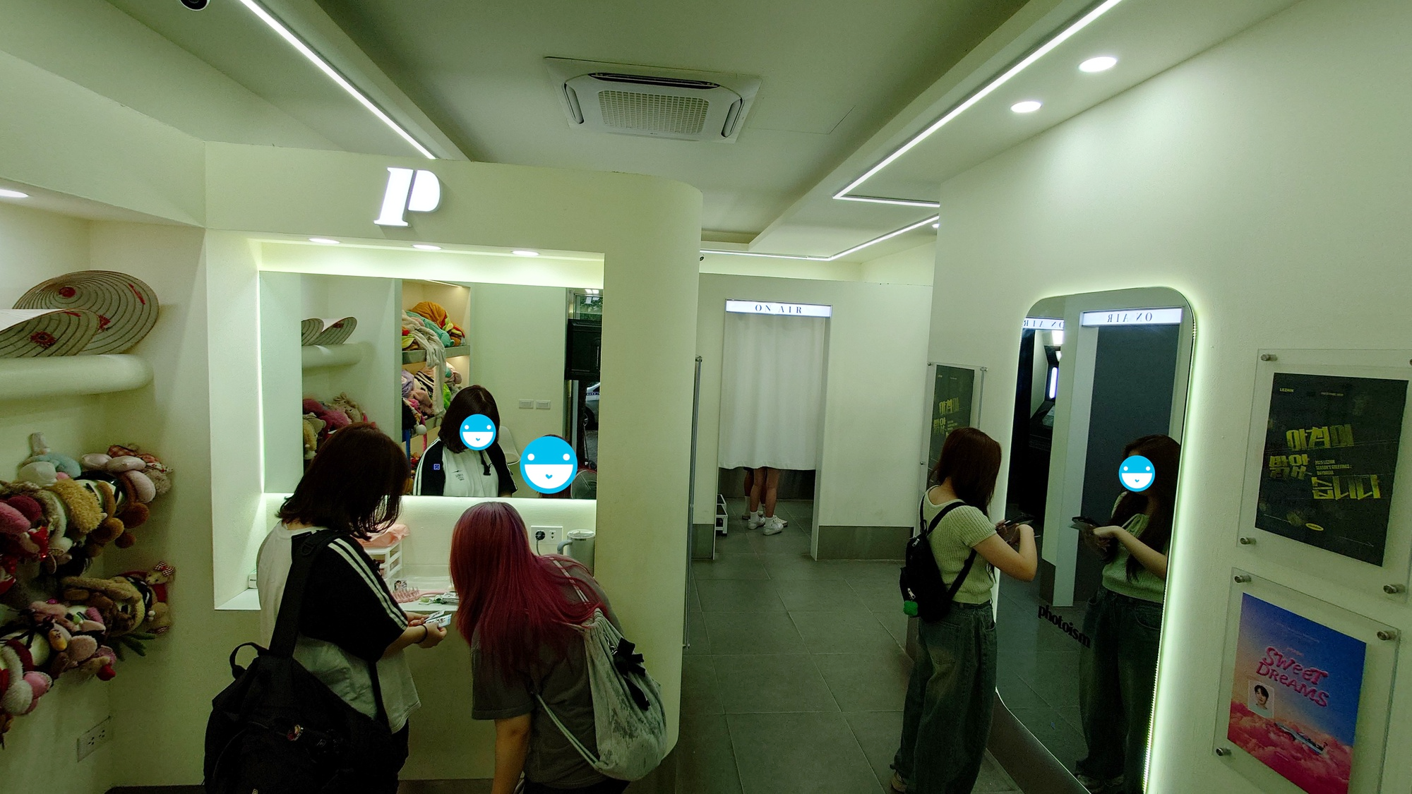Toàn bộ phản hồi của tiệm photobooth Hà Nội xảy ra xô xát: Rất lấy làm tiếc! - Ảnh 2. Toàn bộ phản hồi của tiệm photobooth Hà Nội xảy ra xô xát: Rất lấy làm tiếc! - Ảnh 2.