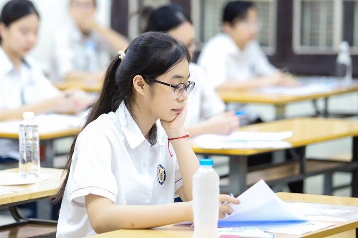 Bộ GD&ĐT thay đổi cách tính điểm xét tốt nghiệp THPT 2025 - Ảnh 3.
