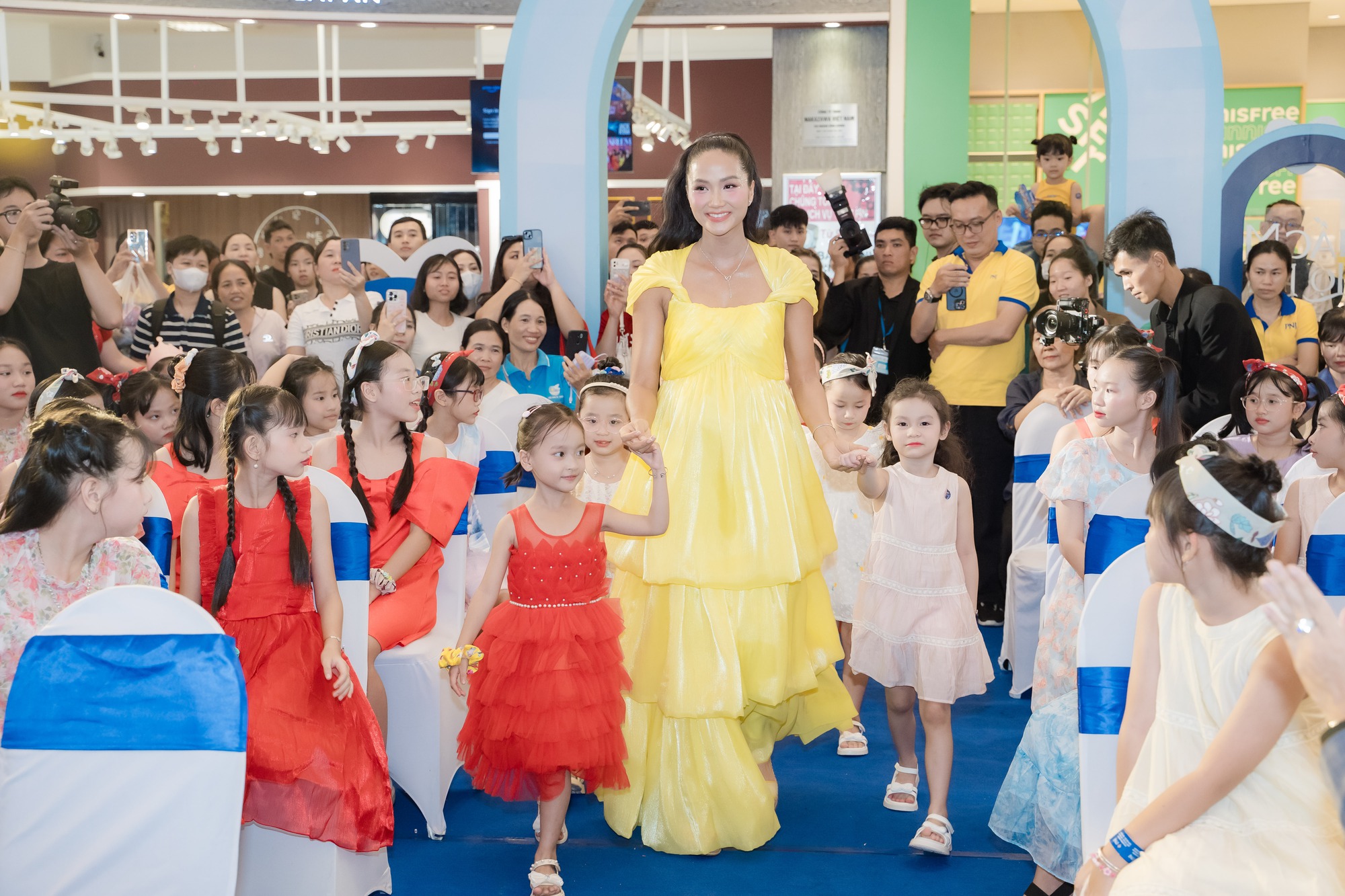 Những khoảnh khắc khó quên tại ngày hội Giấc Mơ Lọ Lem - Ảnh 5. Những khoảnh khắc khó quên tại ngày hội Giấc Mơ Lọ Lem - Ảnh 5.