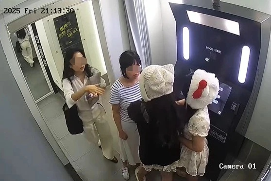 Vụ khách Hàn bị tố lao vào túm tóc đánh nhau trong tiệm photobooth ở Hà Nội: Công an vào cuộc xác minh - Ảnh 1. Vụ khách Hàn bị tố lao vào túm tóc đánh nhau trong tiệm photobooth ở Hà Nội: Công an vào cuộc xác minh - Ảnh 1.