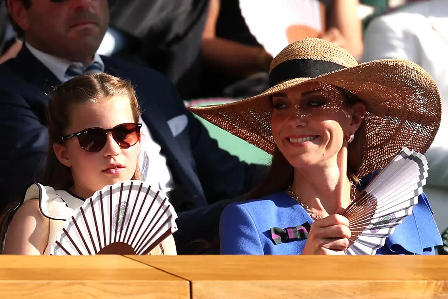 Khoảnh khắc dễ thương của Công chúa Charlotte dành cho mẹ tại Wimbledon khiến dân mạng tan chảy- Ảnh 3. Khoảnh khắc dễ thương của Công chúa Charlotte dành cho mẹ tại Wimbledon khiến dân mạng tan chảy- Ảnh 3.