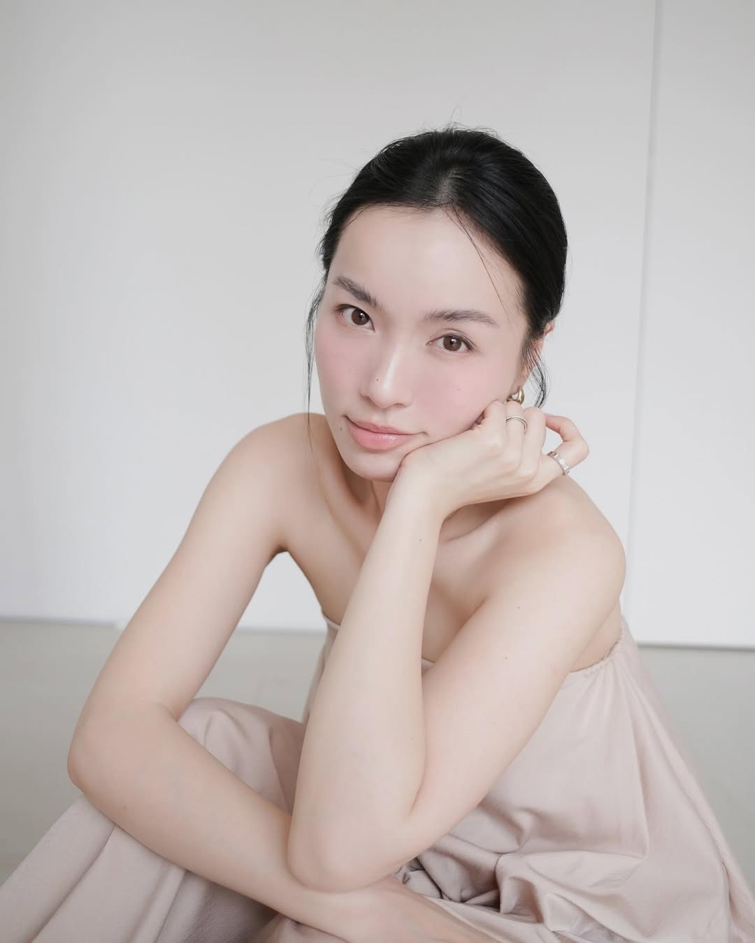 Hà Trúc bị đào lại quá khứ để lông mày sắc lẹm, cố trở thành Hà Trúc bị đào lại quá khứ để lông mày sắc lẹm, cố trở thành