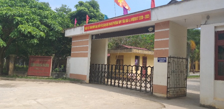 Gian lận thi lớp 10 ở Thanh Hóa: Từ bài thi điểm cao bất thường, lộ bí mật của 1 hiệu trưởng và 5 giáo viên - Ảnh 1. Gian lận thi lớp 10 ở Thanh Hóa: Từ bài thi điểm cao bất thường, lộ bí mật của 1 hiệu trưởng và 5 giáo viên - Ảnh 1.