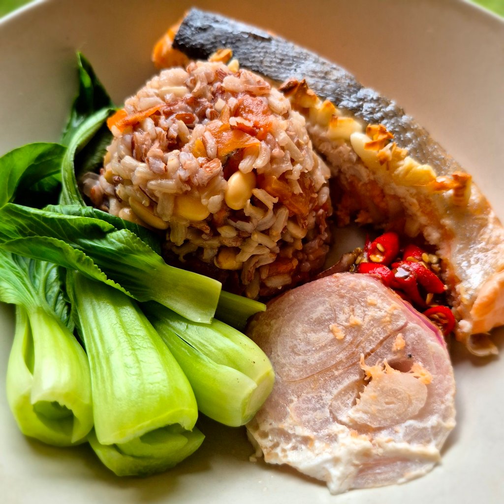 Bà ngoại 79 tuổi khỏe hơn người bằng nửa tuổi mình: Nâng tạ đơn giản như đi dạo công viên, kéo xà 7,5kg nhẹ nhàng- Ảnh 8. Bà ngoại 79 tuổi khỏe hơn người bằng nửa tuổi mình: Nâng tạ đơn giản như đi dạo công viên, kéo xà 7,5kg nhẹ nhàng- Ảnh 8.