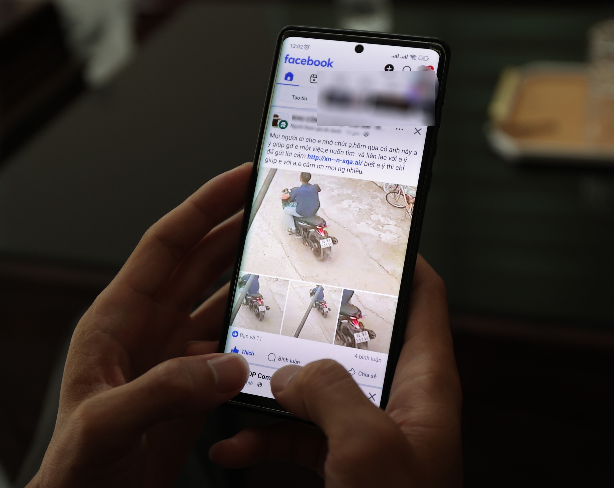 "Người hùng" cứu cháu bé thoát chết ngay trước đường ray: "Mẹ xem clip xong thì ôm lấy tôi" - Ảnh 3. "Người hùng" cứu cháu bé thoát chết ngay trước đường ray: "Mẹ xem clip xong thì ôm lấy tôi" - Ảnh 3.