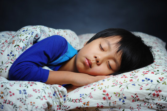3 lầm tưởng về việc cho con ngủ cùng mẹ có thể gây ảnh hưởng sâu sắc đến tính cách của đứa trẻ- Ảnh 2. 3 lầm tưởng về việc cho con ngủ cùng mẹ có thể gây ảnh hưởng sâu sắc đến tính cách của đứa trẻ- Ảnh 2.