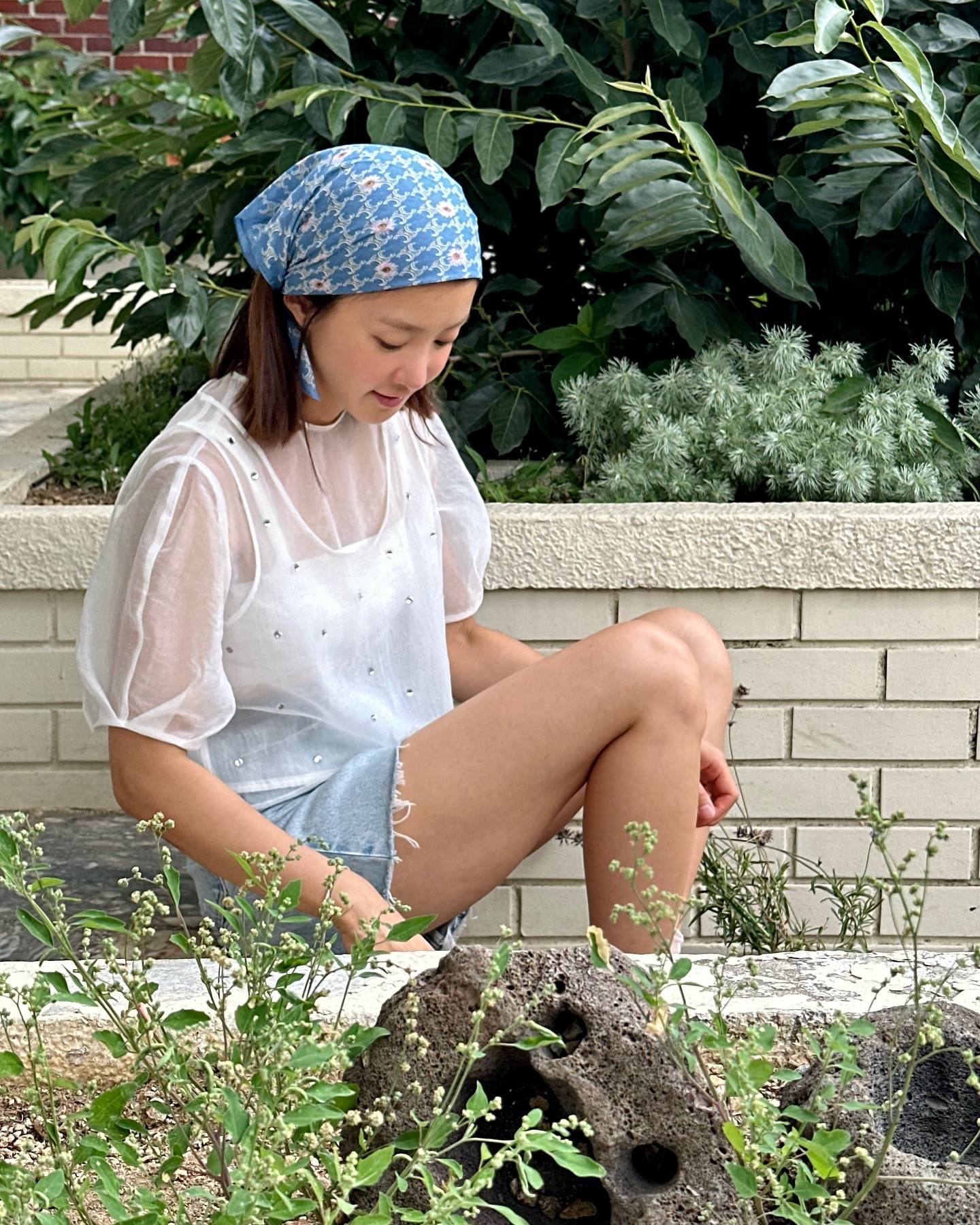 10 cách mặc đồ ngắn cực sang chảnh giúp phụ nữ trên 40 tuổi tránh sự nhàm chán trong phong cách - Ảnh 7. 10 cách mặc đồ ngắn cực sang chảnh giúp phụ nữ trên 40 tuổi tránh sự nhàm chán trong phong cách - Ảnh 7.