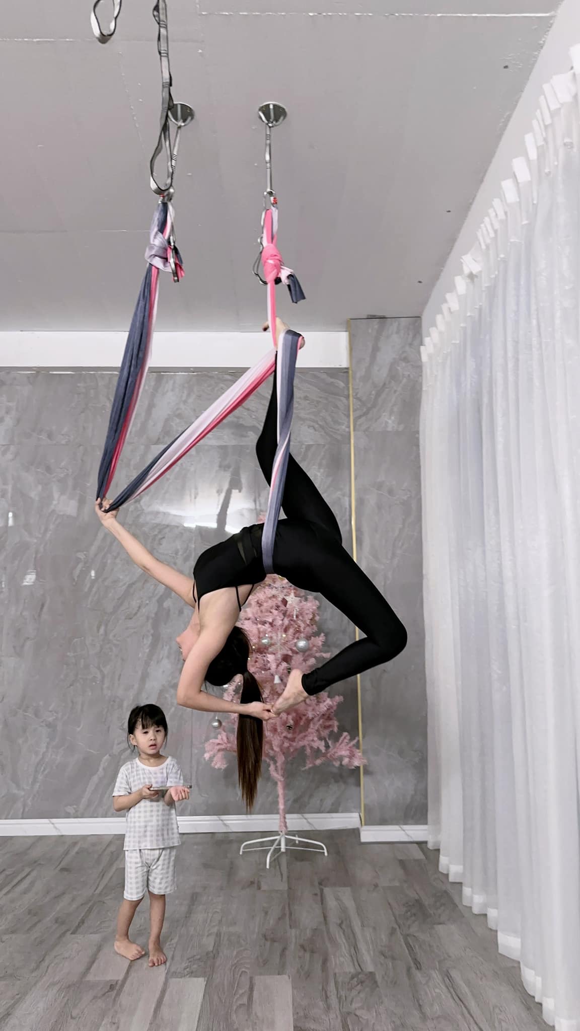 Gái một con - Thiên An cực chăm tập 2 môn thể thao, bảo sao dáng đẹp, eo thon, body nuột nà thế!- Ảnh 8. Gái một con - Thiên An cực chăm tập 2 môn thể thao, bảo sao dáng đẹp, eo thon, body nuột nà thế!- Ảnh 8.