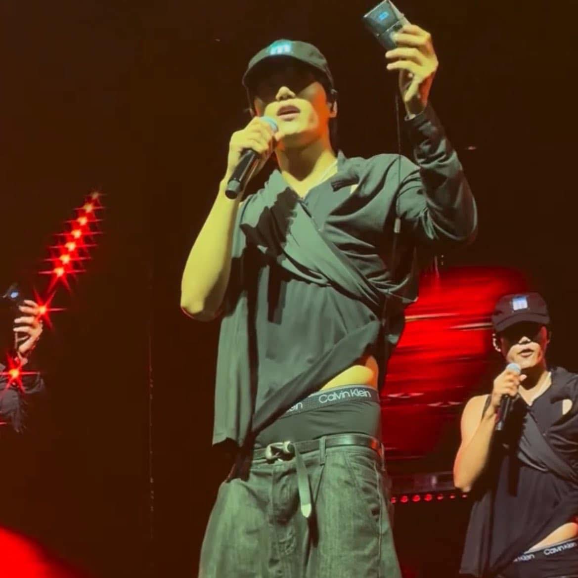 Nam thần Kpop ngày càng giống Justin Bieber, lần này quá trớn rồi!- Ảnh 1. Nam thần Kpop ngày càng giống Justin Bieber, lần này quá trớn rồi!- Ảnh 1.