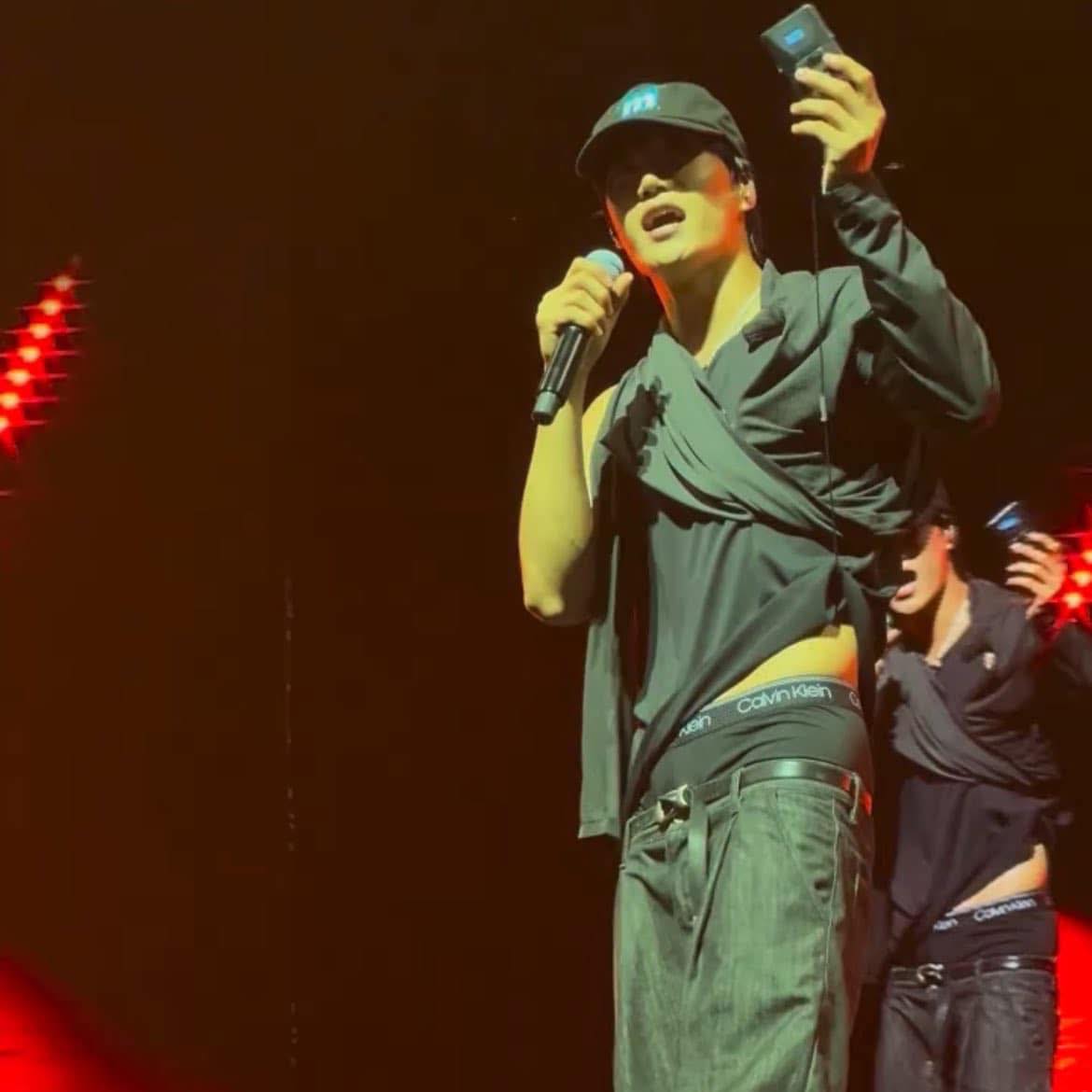Nam thần Kpop ngày càng giống Justin Bieber, lần này quá trớn rồi!- Ảnh 2. Nam thần Kpop ngày càng giống Justin Bieber, lần này quá trớn rồi!- Ảnh 2.