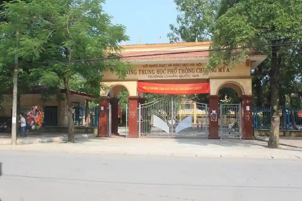 Trường THPT Chương Mỹ A gây sốt với thủ khoa 3 điểm 10: Đầu vào “dễ thở” nhưng thành tích vô địch ở kỳ thi hút 100.000 thí sinh- Ảnh 3. Trường THPT Chương Mỹ A gây sốt với thủ khoa 3 điểm 10: Đầu vào “dễ thở” nhưng thành tích vô địch ở kỳ thi hút 100.000 thí sinh- Ảnh 3.