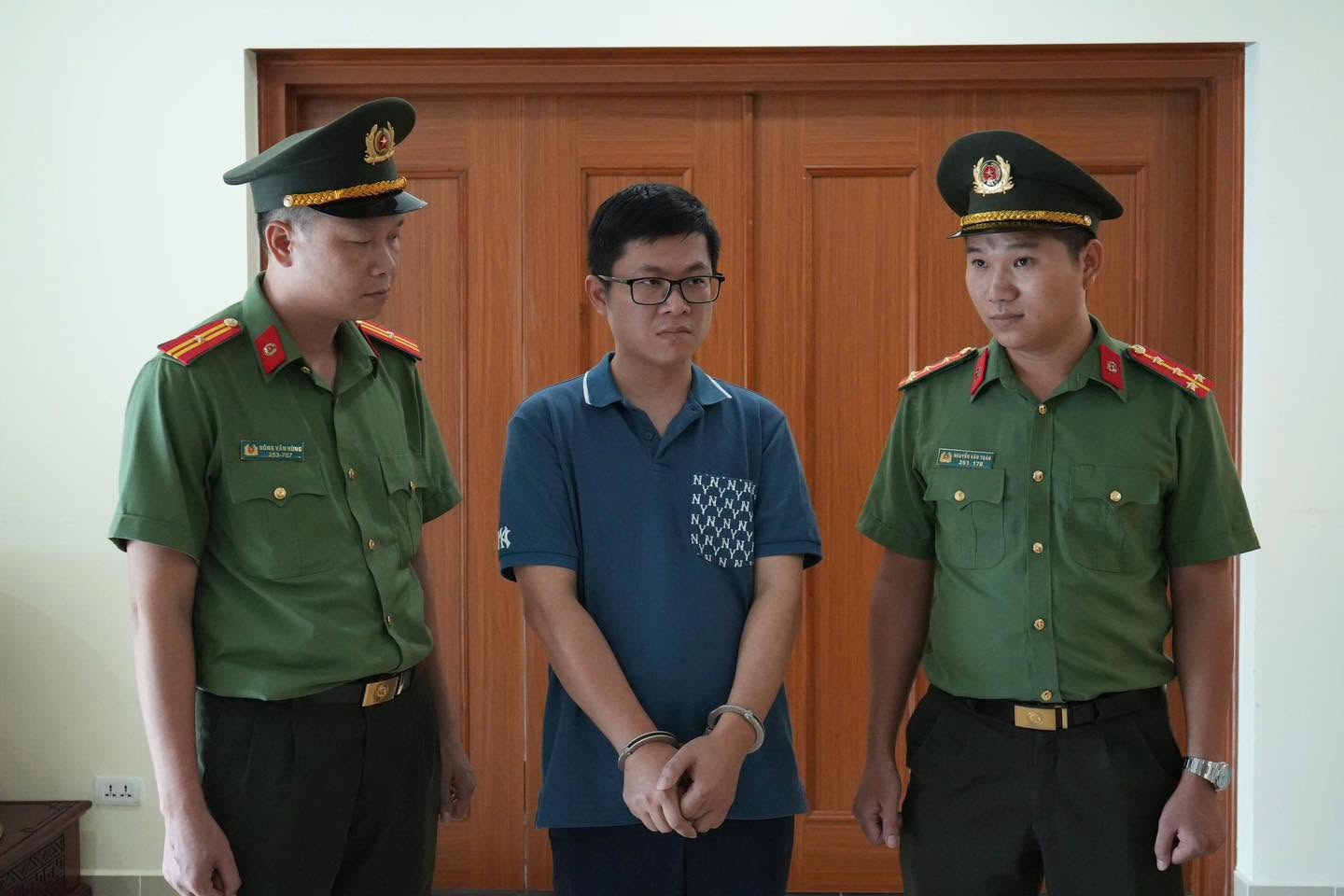 Bắt 2 "ông trùm" điều hành gần 400 website "phim đen", phát tán 22.000 clip đồi trụy- Ảnh 3. Bắt 2 "ông trùm" điều hành gần 400 website "phim đen", phát tán 22.000 clip đồi trụy- Ảnh 3.