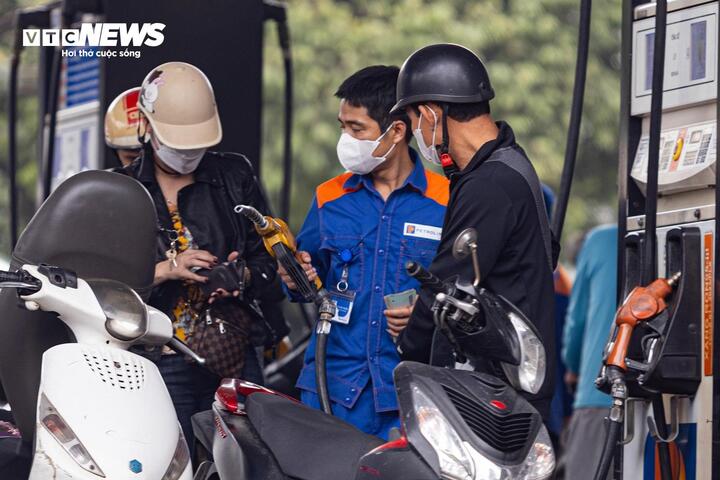 Ngày mai, giá xăng có thể giảm, giá dầu dự báo tăng - Ảnh 1. Ngày mai, giá xăng có thể giảm, giá dầu dự báo tăng - Ảnh 1.