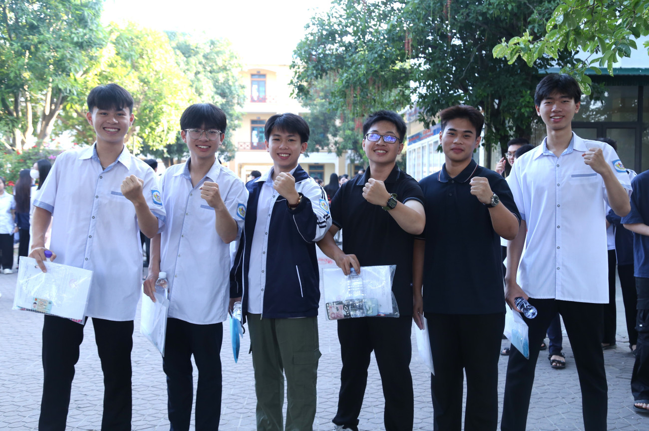 Nghệ An lập kỳ tích về điểm thi tốt nghiệp THPT năm 2025 - Ảnh 1. Nghệ An lập kỳ tích về điểm thi tốt nghiệp THPT năm 2025 - Ảnh 1.
