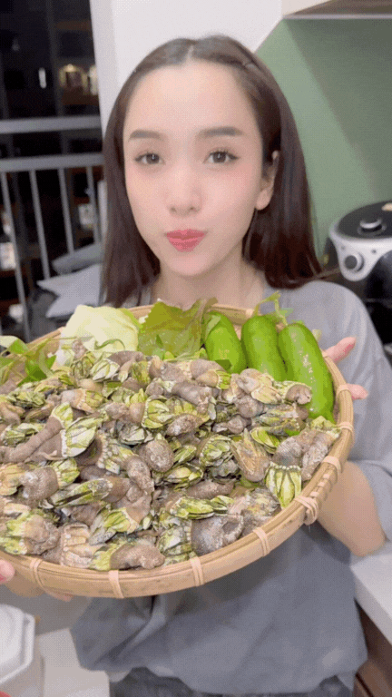 oc-mong-tay-quy-ha-ngong-7-175265721425448059274.gif
